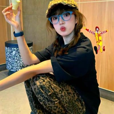 小犬与女孩